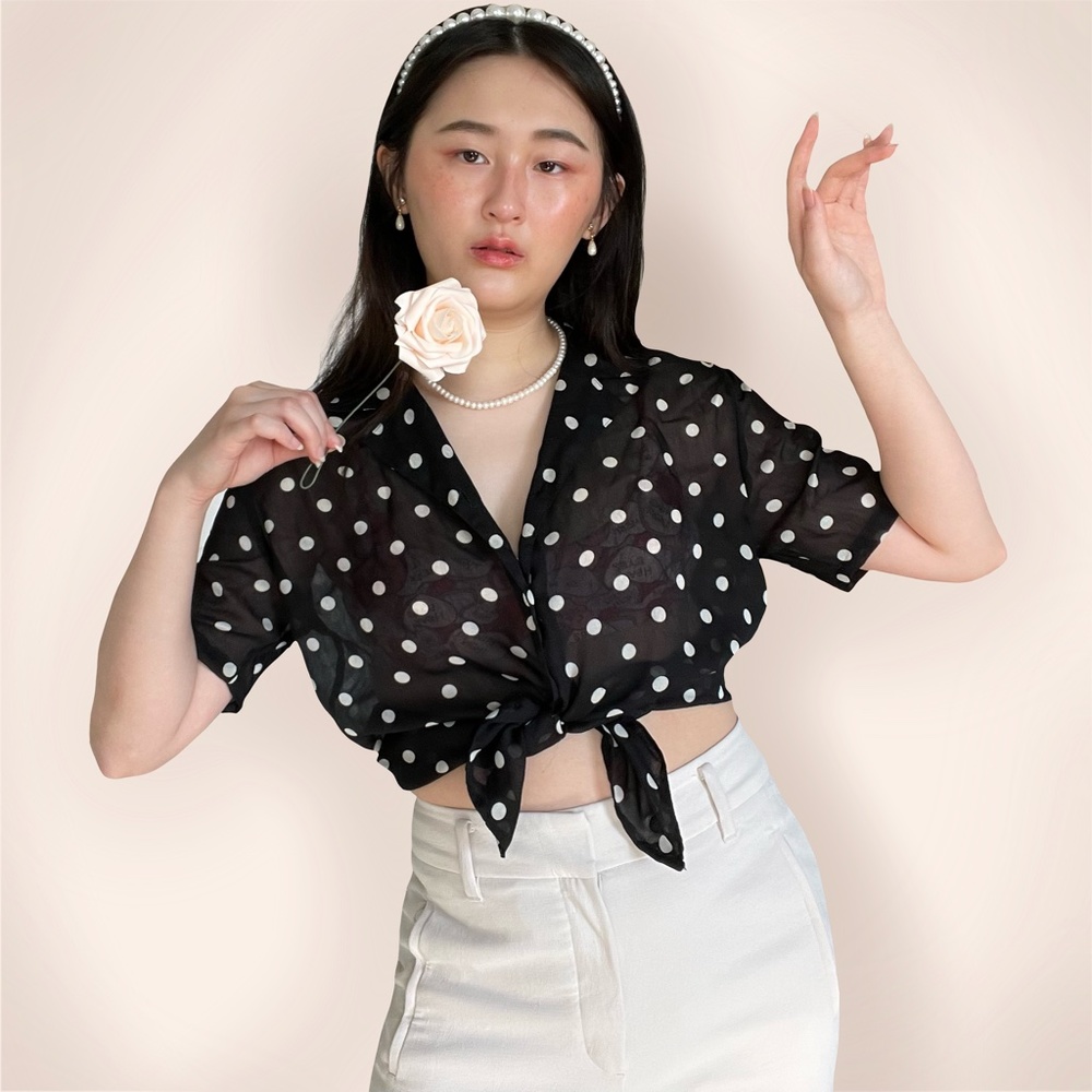 Vintage polkadot black and white short sleeve blouse.